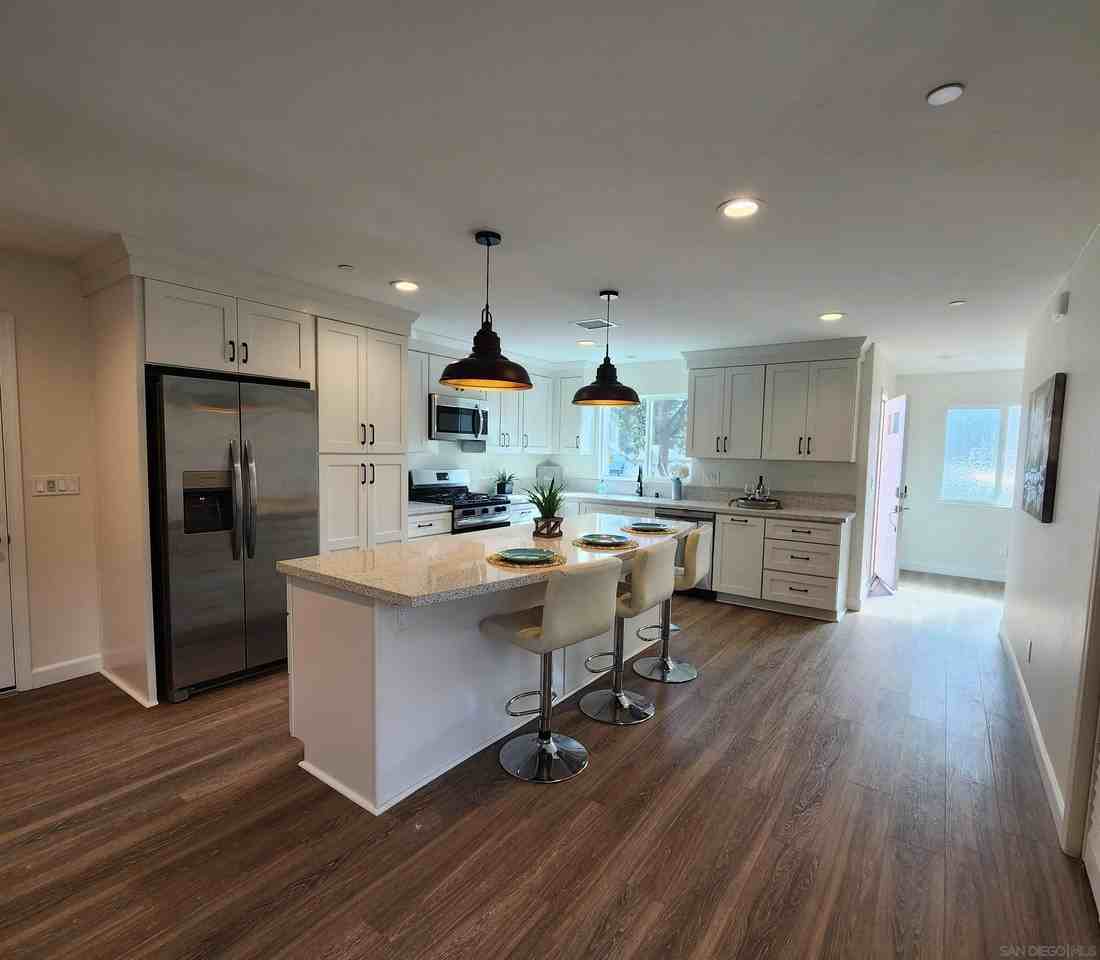 750 N Citrus Ave #750-1 - Photo 3 of 14