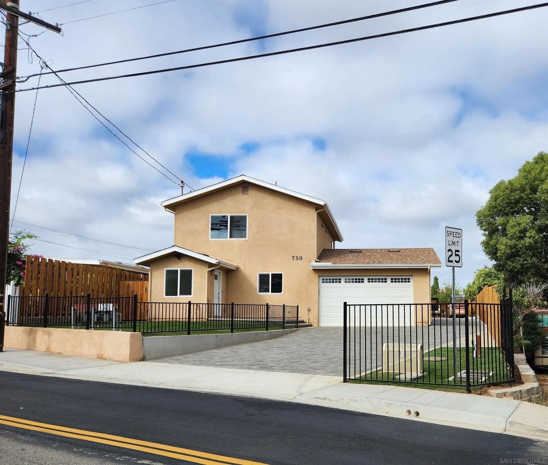 750 N Citrus Ave #750-1 - Photo 4 of 14