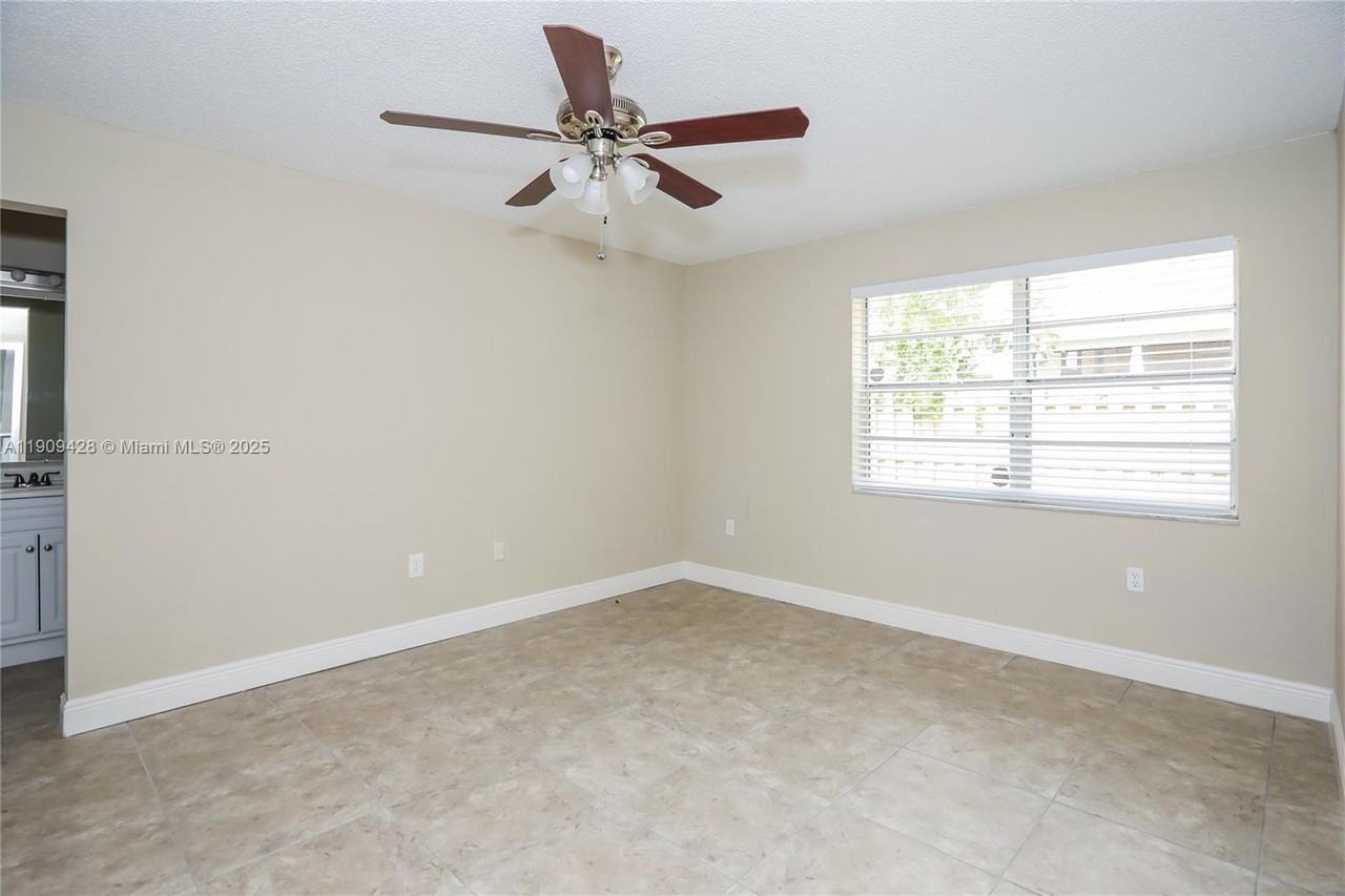 18954 Nw 63rd Court Cir #18954 - Photo 4 of 17