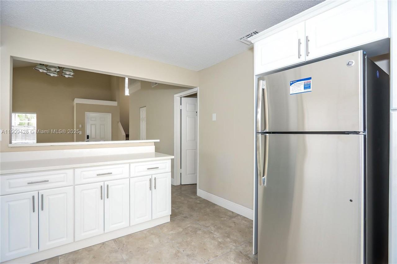 18954 Nw 63rd Court Cir #18954 - Photo 5 of 17