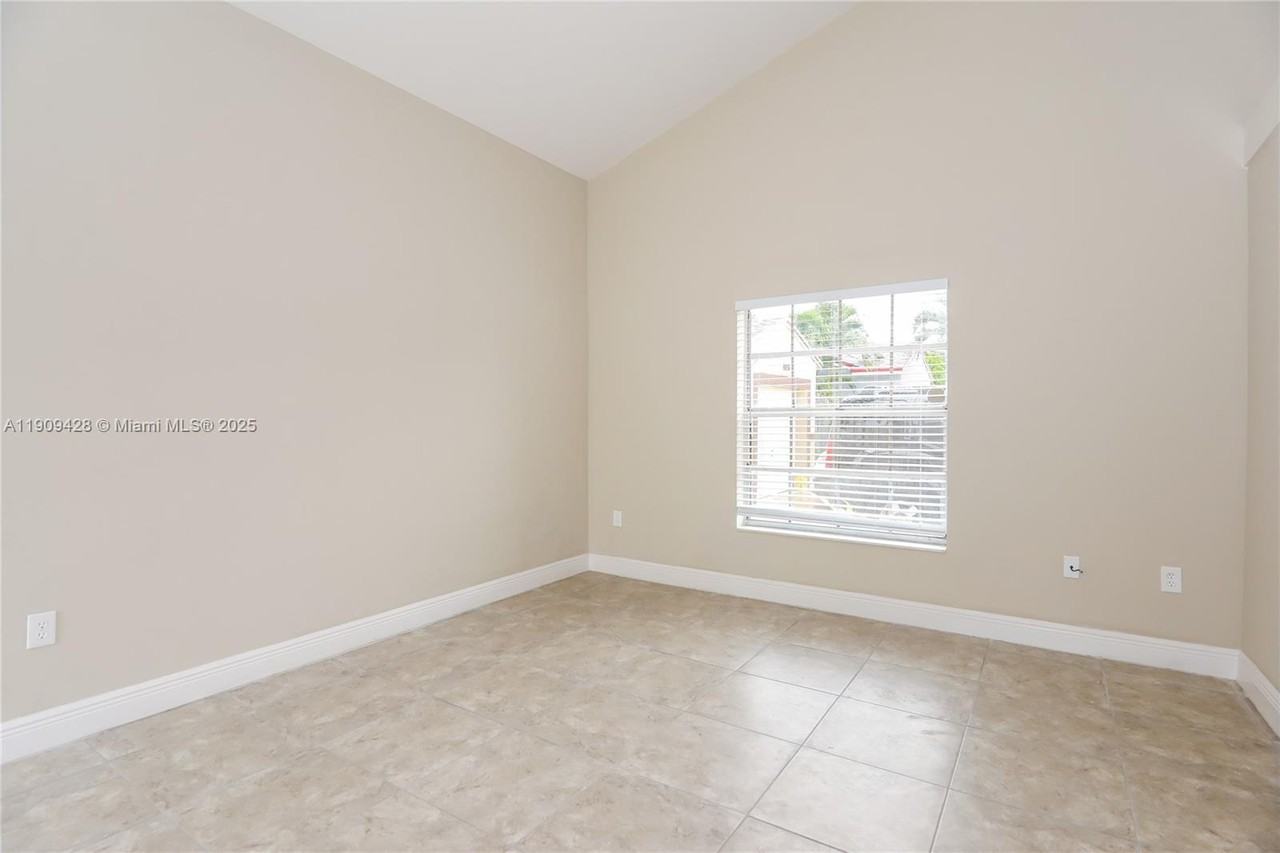 18954 Nw 63rd Court Cir #18954 - Photo 7 of 17