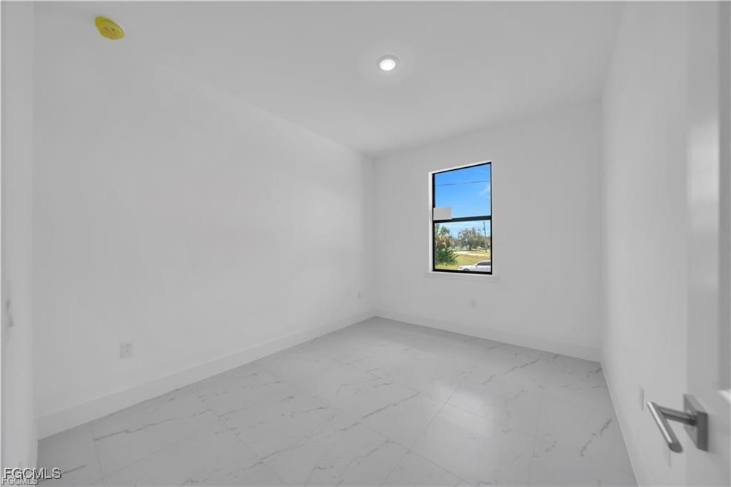 2416-2418 Xelda Avenue North #2416 - Photo 4 of 31