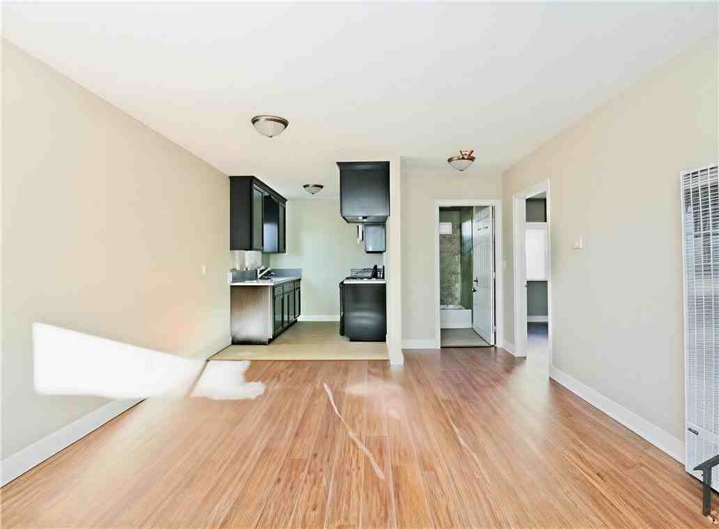 622 West 59th Place #622 - Photo 2 of 5