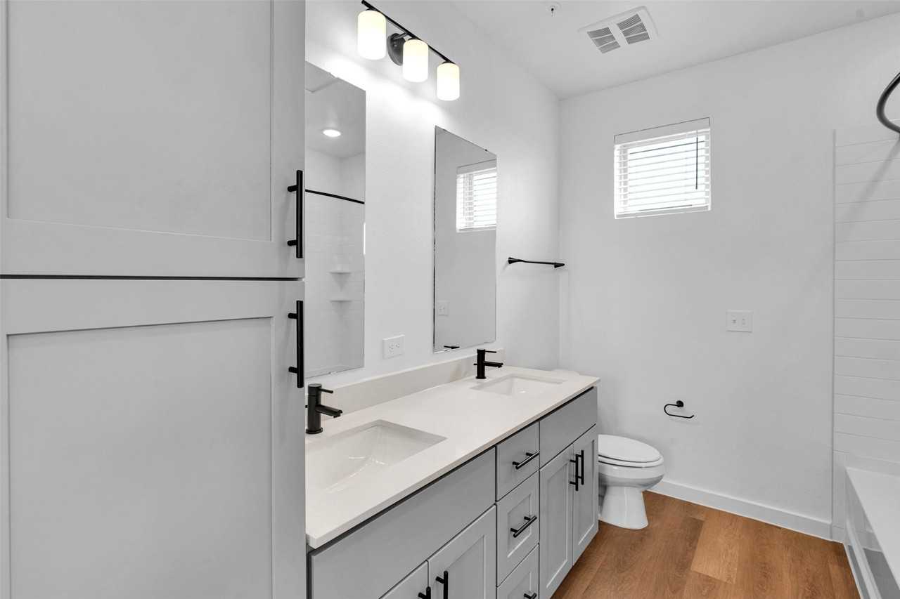 1516 Bernard Street #1516 - Photo 2 of 38