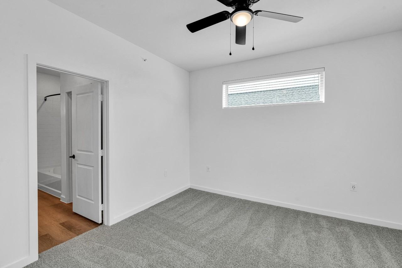 1516 Bernard Street #1516 - Photo 3 of 38