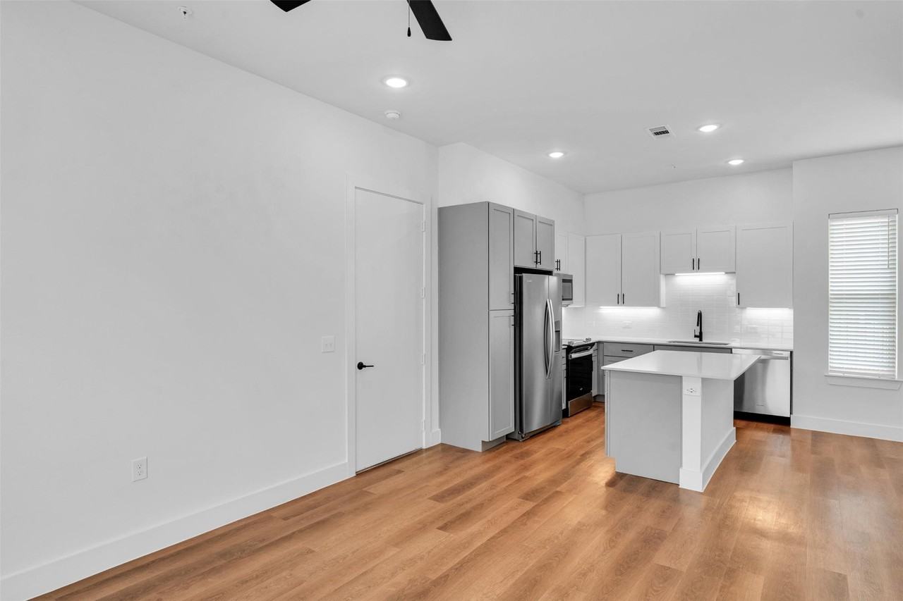 1516 Bernard Street #1516 - Photo 6 of 38