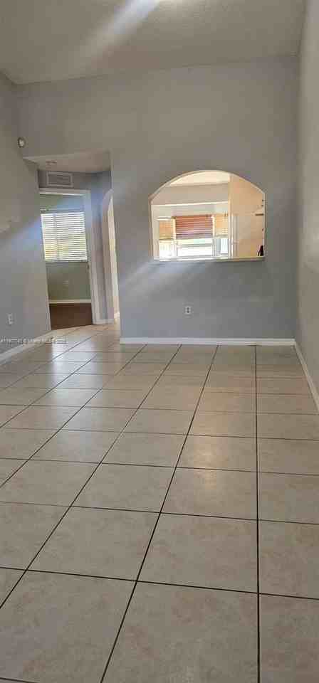 2910 Southeast 12th Road