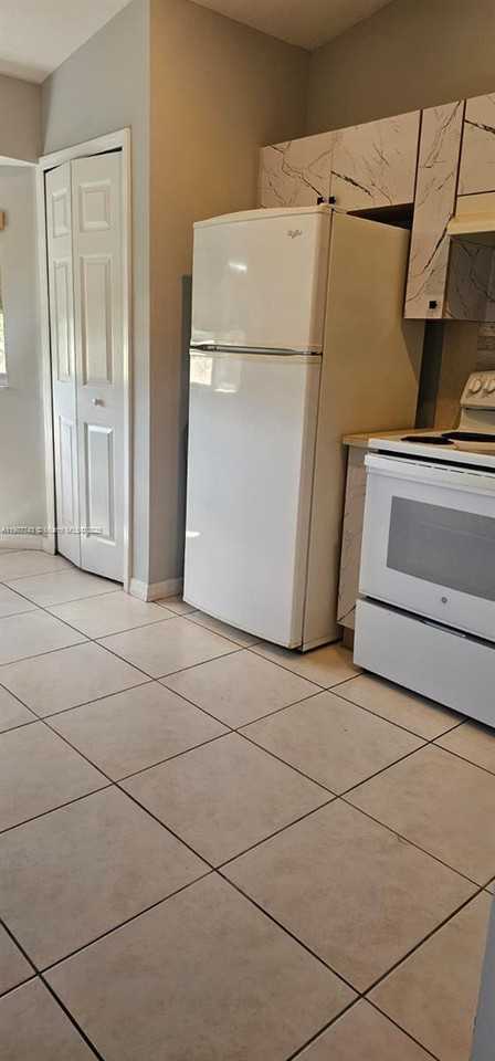 2910 Southeast 12th Road #2910-20429 - Photo 7 of 14