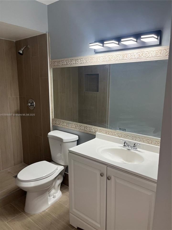 9722 Nw 6th Ln #9722 - Photo 5 of 50