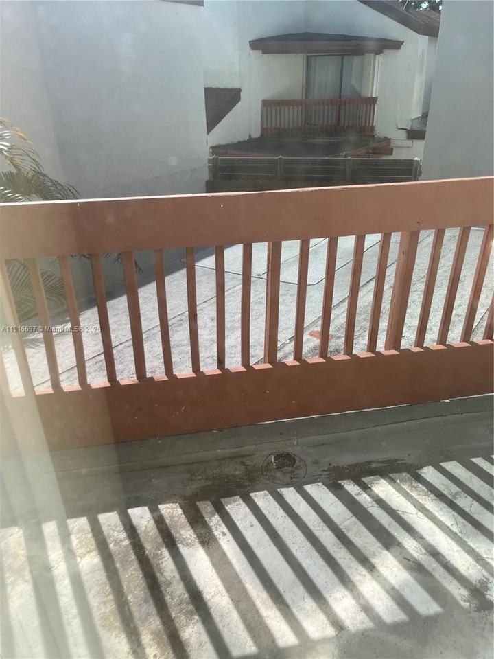 9722 Nw 6th Ln #9722 - Photo 6 of 50