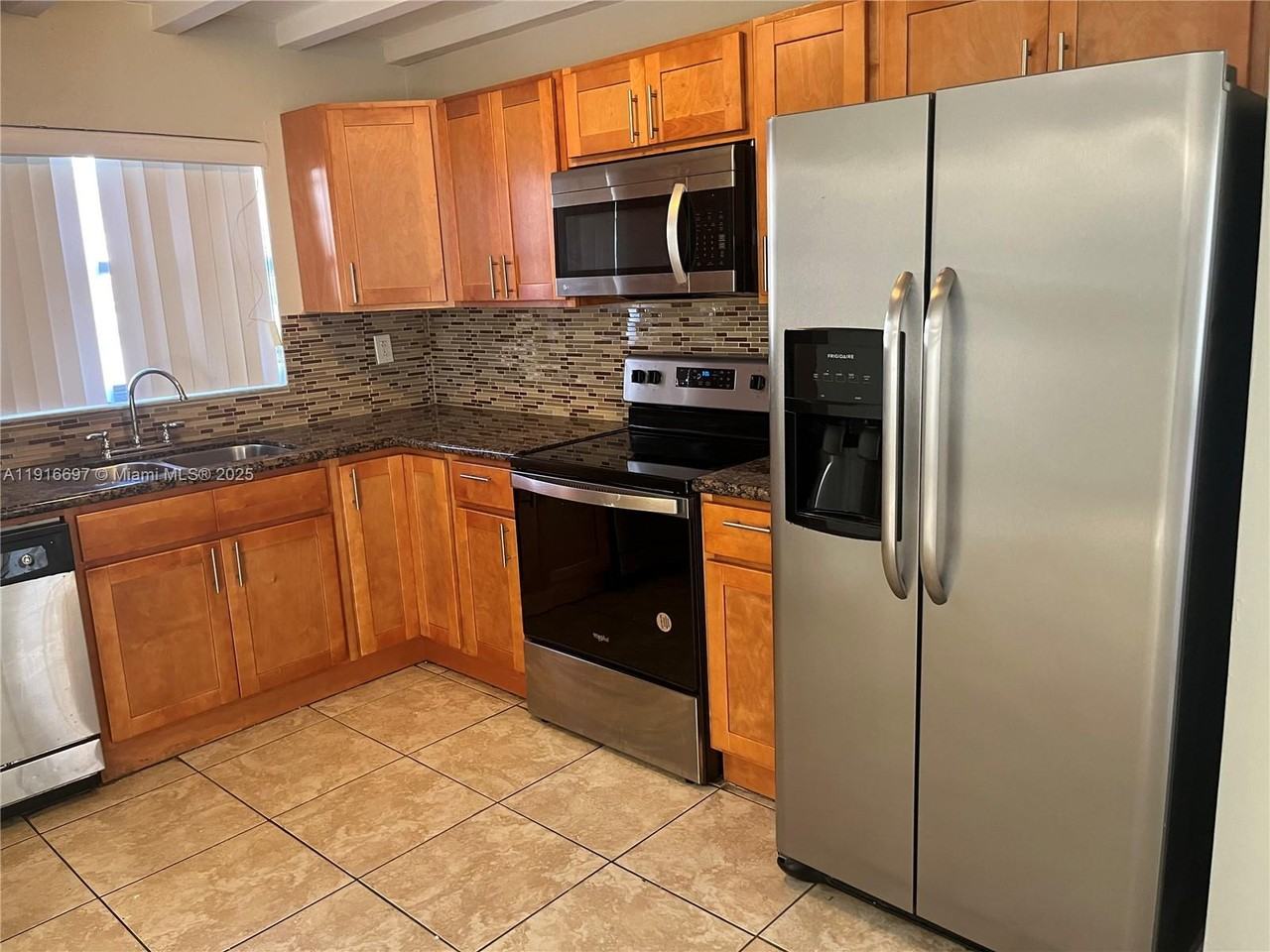 9722 Nw 6th Ln #9722 - Photo 7 of 50