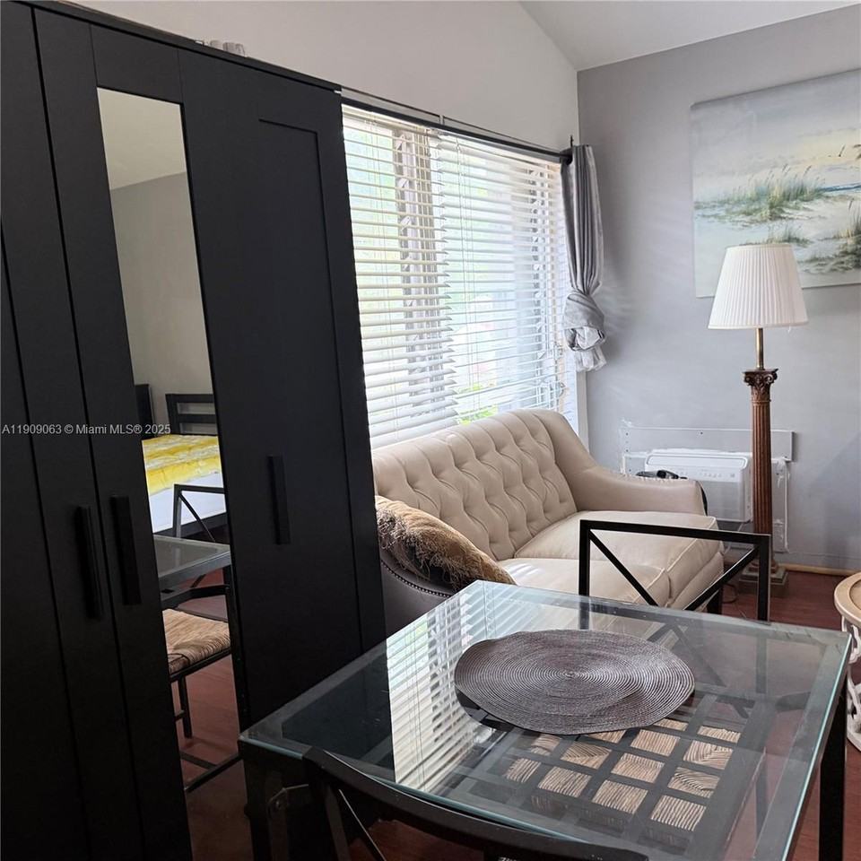 2633 Ne 32nd St #2633-12 - Photo 2 of 9