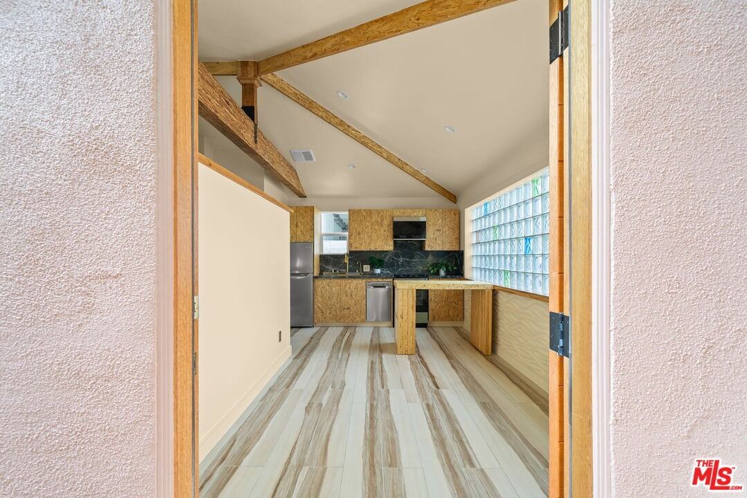 621 Rose Ave #621623-1-2 - Photo 4 of 10