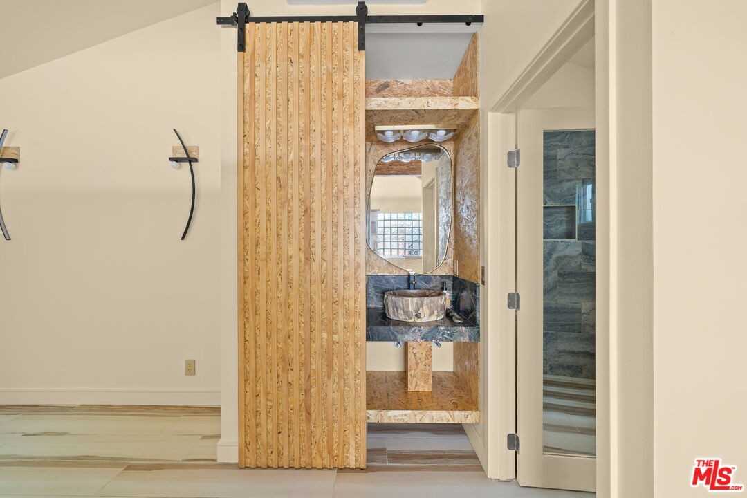 621 Rose Ave #621623-1-2 - Photo 7 of 10