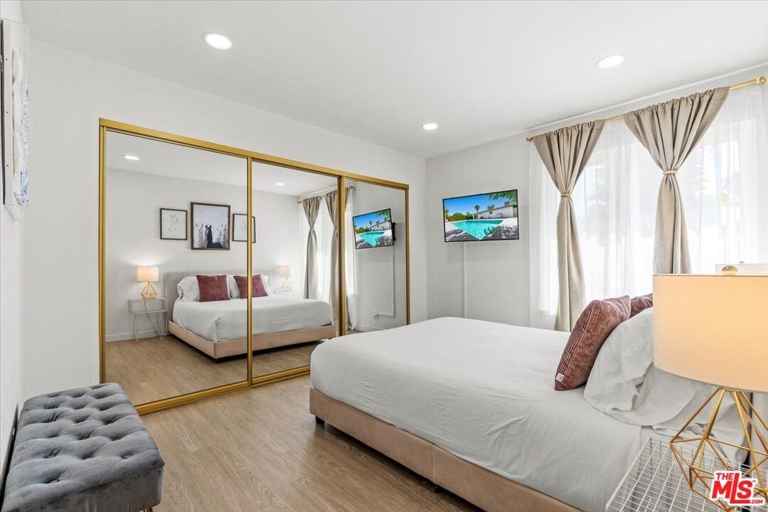 1808 E Francis Dr #1808