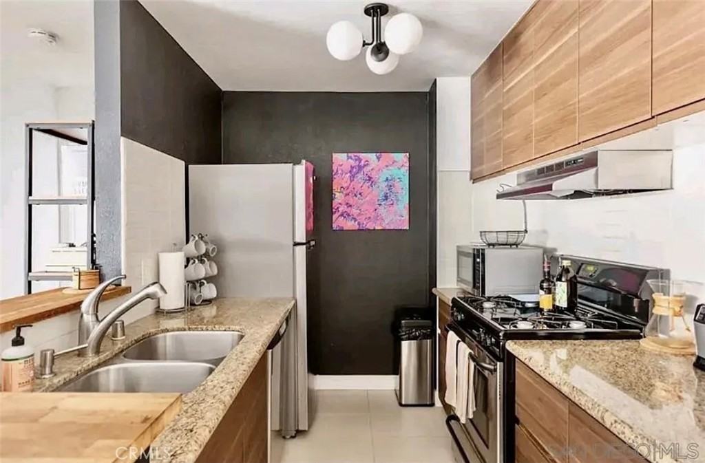 1621 Hotel Cir S #1621 - Photo 4 of 9