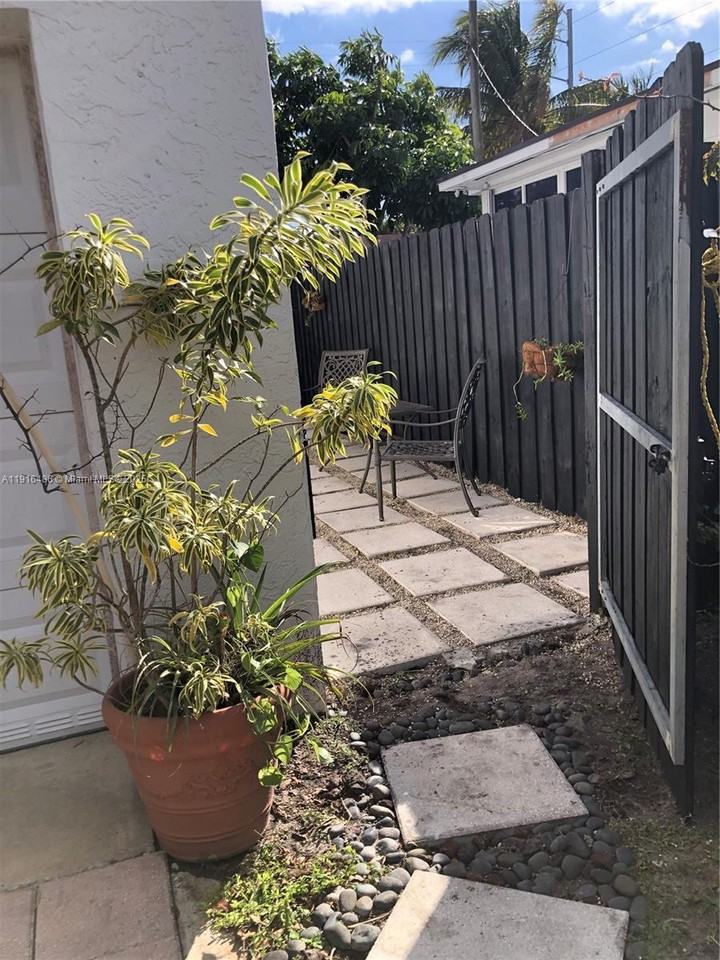 West Miami #6130A - Photo 3 of 6