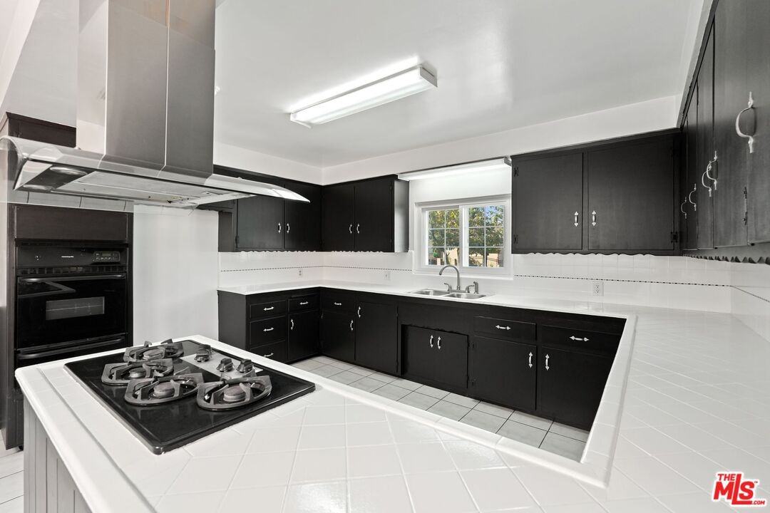 11004 Mansel Ave #11004 - Photo 2 of 36