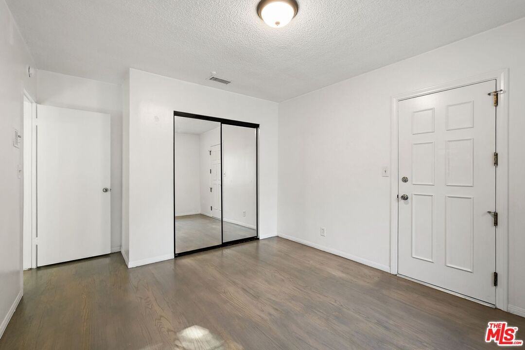 11004 Mansel Ave #11004 - Photo 4 of 36