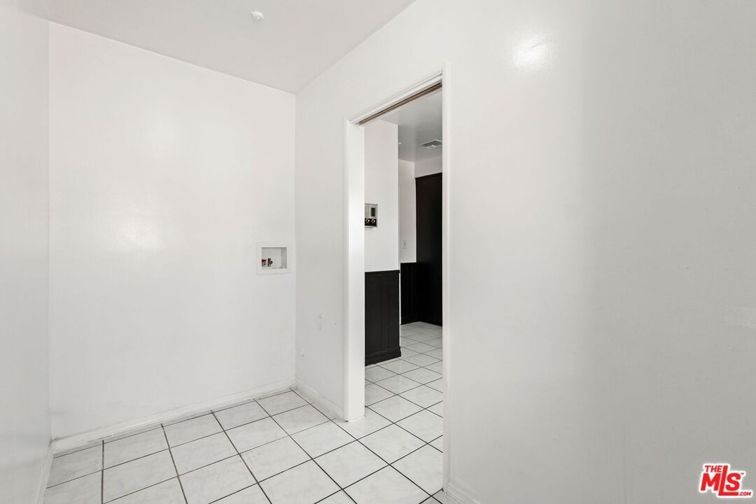 11004 Mansel Ave #11004 - Photo 5 of 36