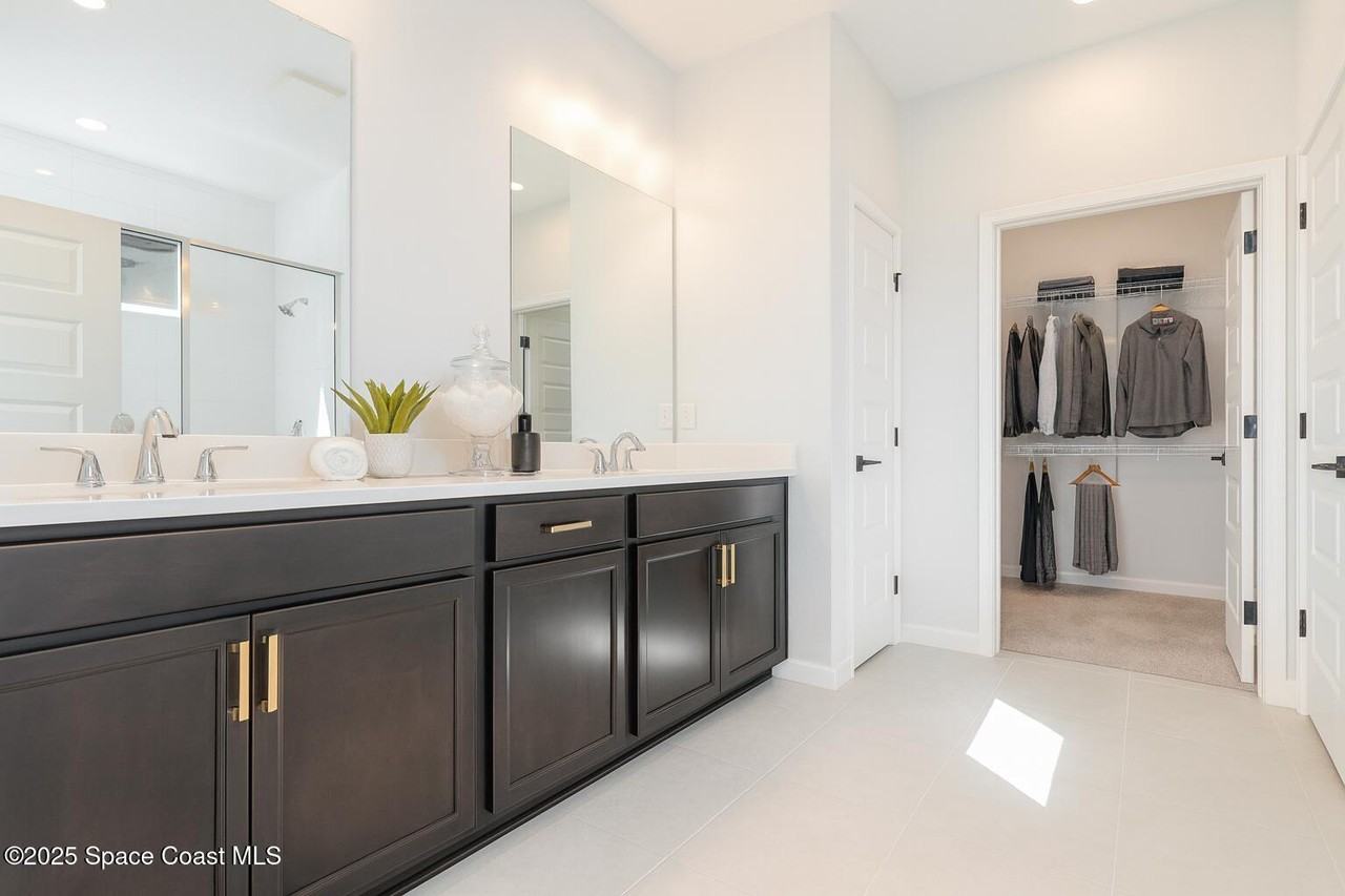 8946 Crossmolina Dr #8946 - Photo 3 of 23