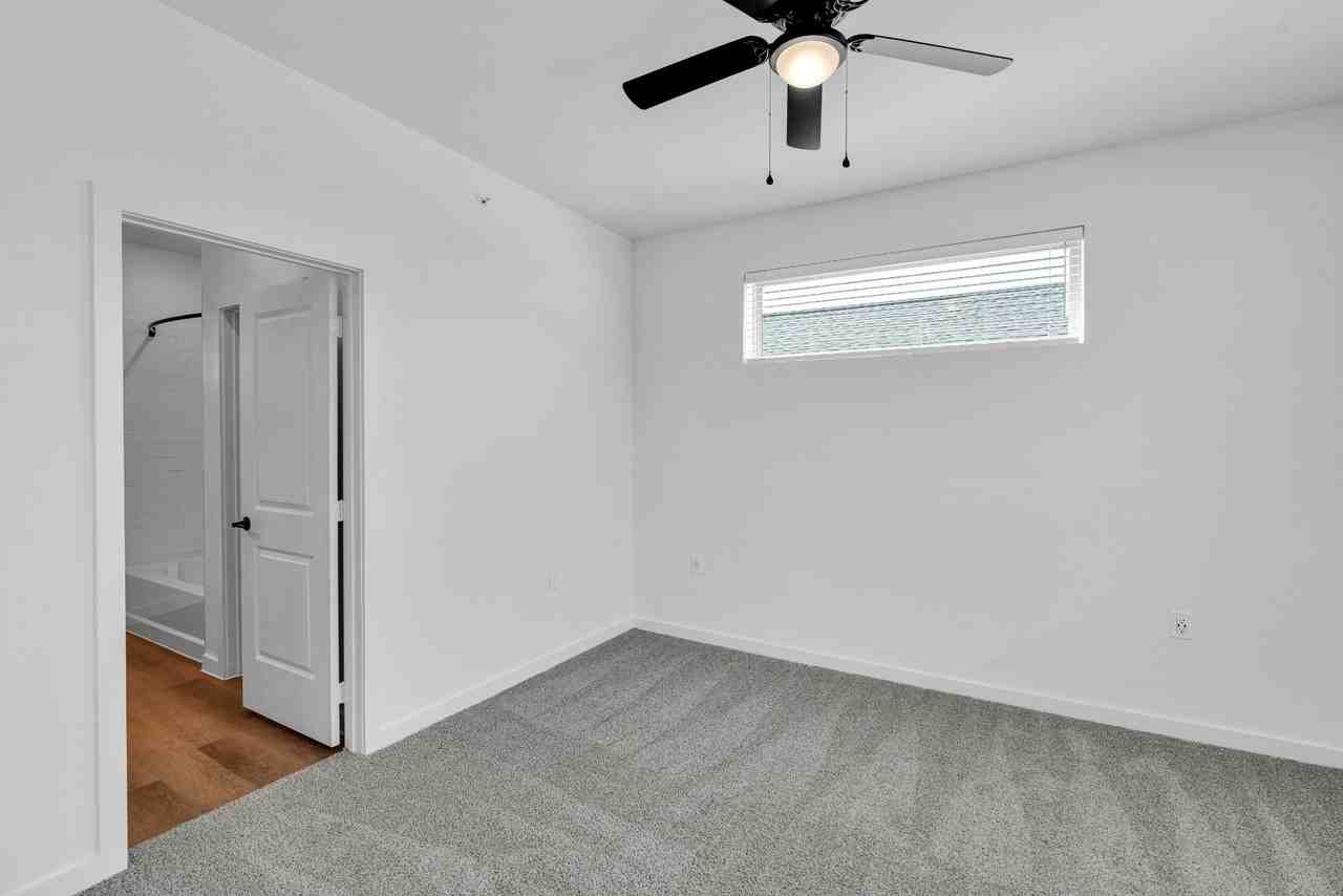 1521 1521-222 Bernard Street #1521 - Photo 3 of 38