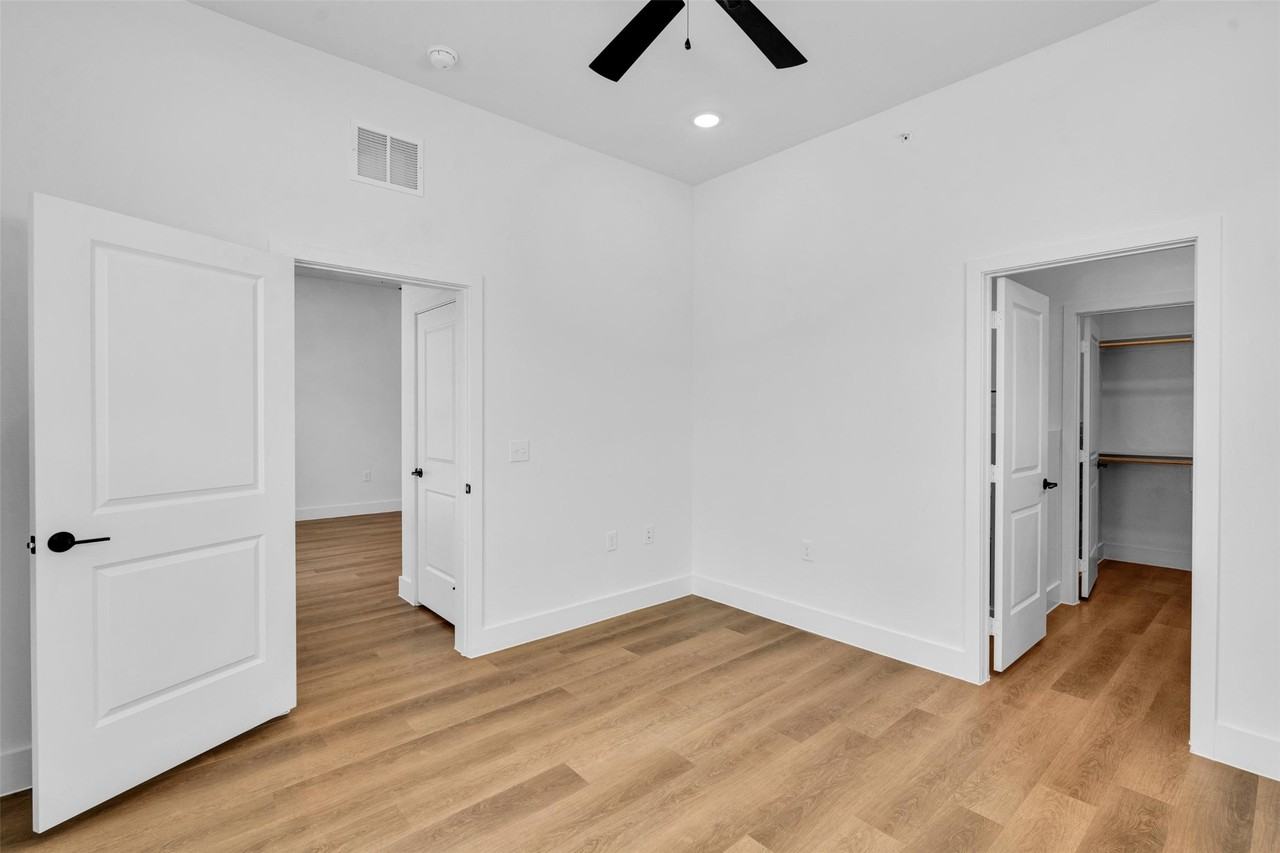 1521 1521-222 Bernard Street #1521 - Photo 7 of 38