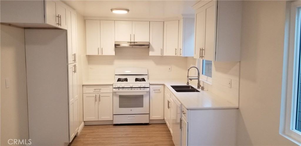 2042 Evergreen Street #2042-2042 - Photo 3 of 16