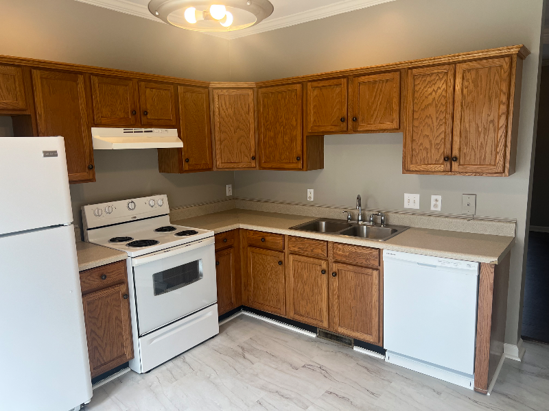 243 W Smith St - Photo 6 of 13