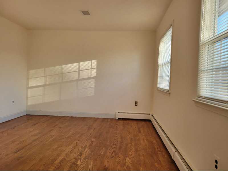 15012 Cordell Avenue - Photo 7 of 11