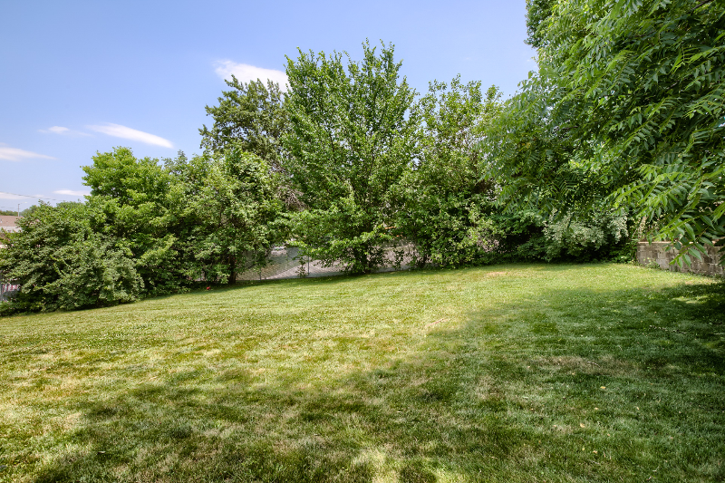 7105 N Walnut St - Photo 4 of 29