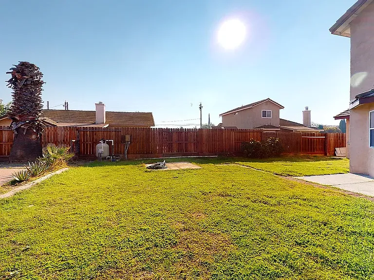 15732 Warfield Rd - Photo 7 of 9