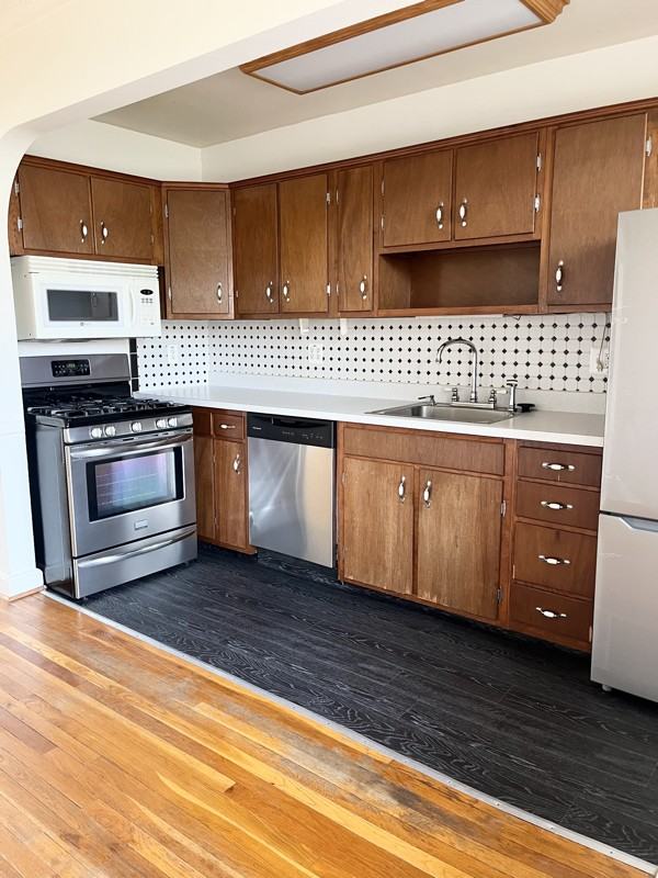 906 Pine Heights Avenue - Photo 2 of 17