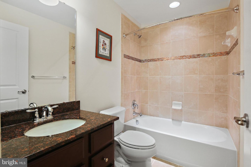 7200 Dorchester Woods Ln - Photo 2 of 3