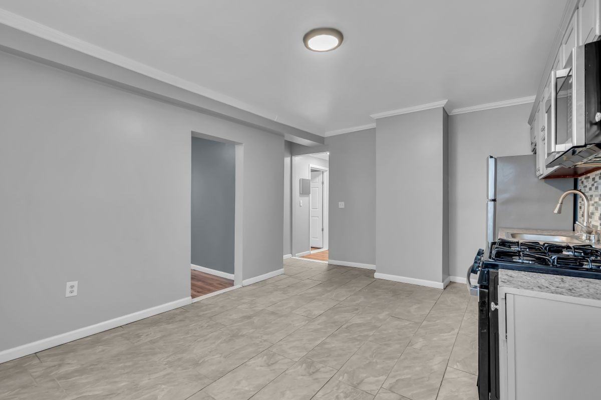 537 Scotland Rd - Photo 2 of 17