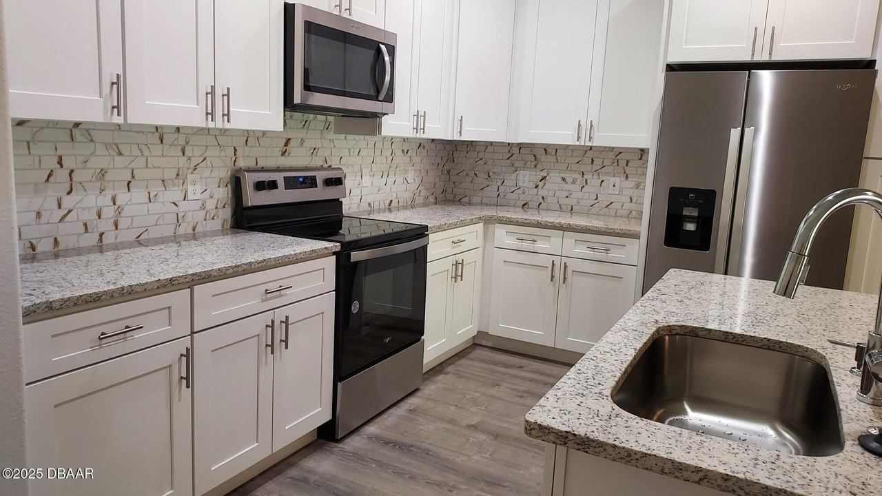 44 Regency Dr Unit B #B - Photo 3 of 18