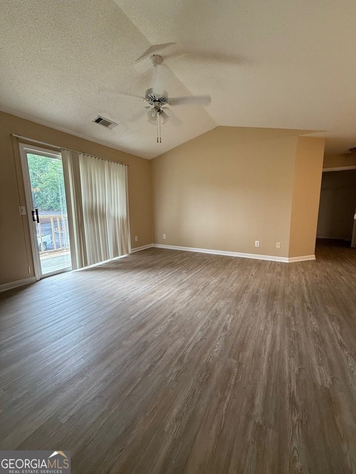 320 Ridgewood Ave Apt A2 #C4 - Photo 3 of 10