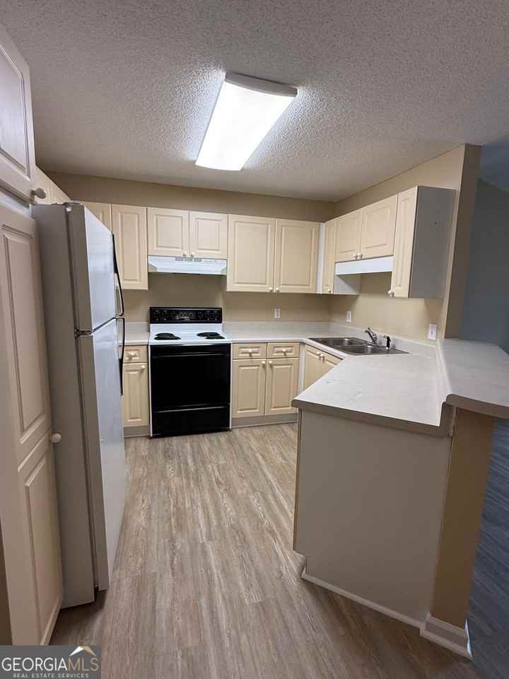 320 Ridgewood Ave Apt A2 #C4 - Photo 4 of 10