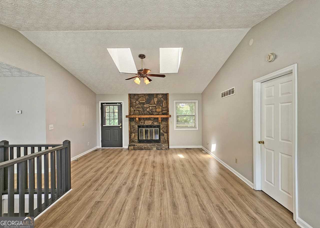 5530 Deerfield Place - Photo 3 of 25