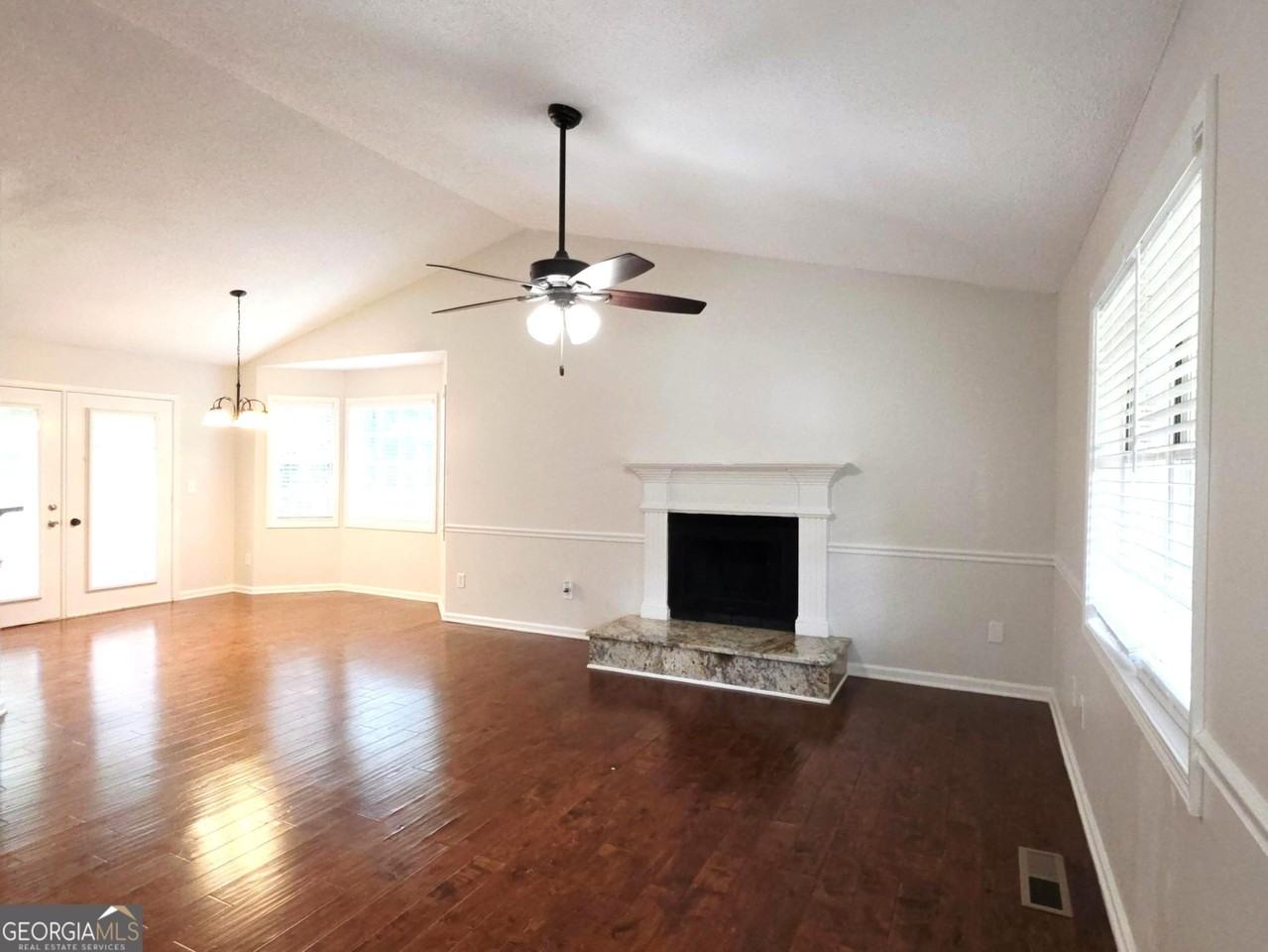 570 Remington Ln - Photo 4 of 20