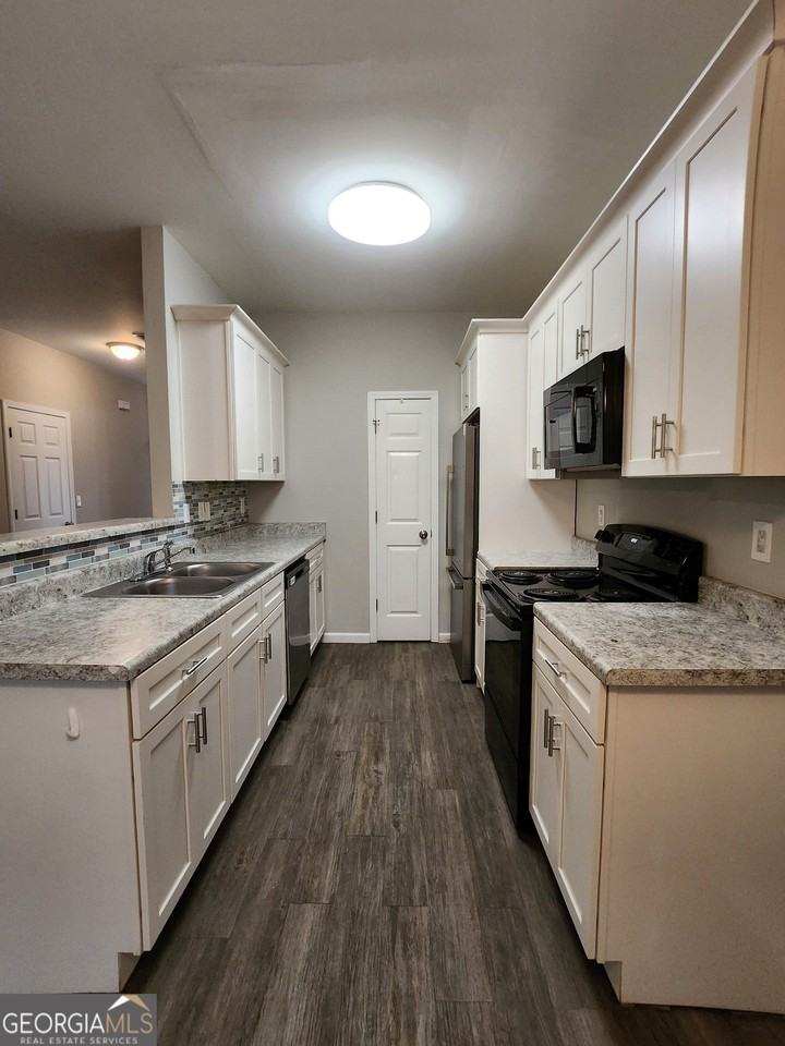 285 Brookview Drive - Photo 3 of 13