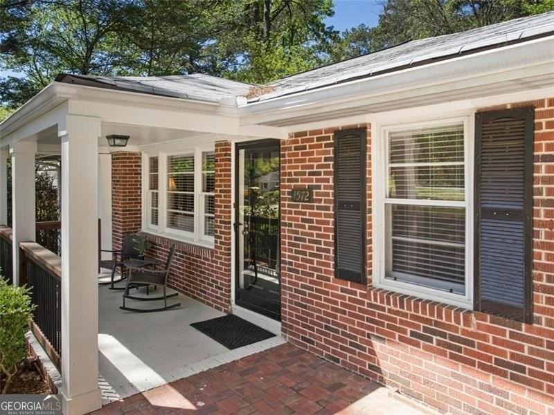 1572 Berkeley Lane Northeast - Photo 4 of 41