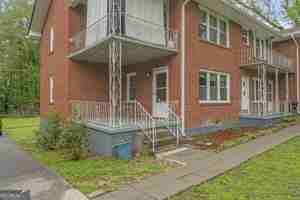 featured image of 147 Burnside St #4