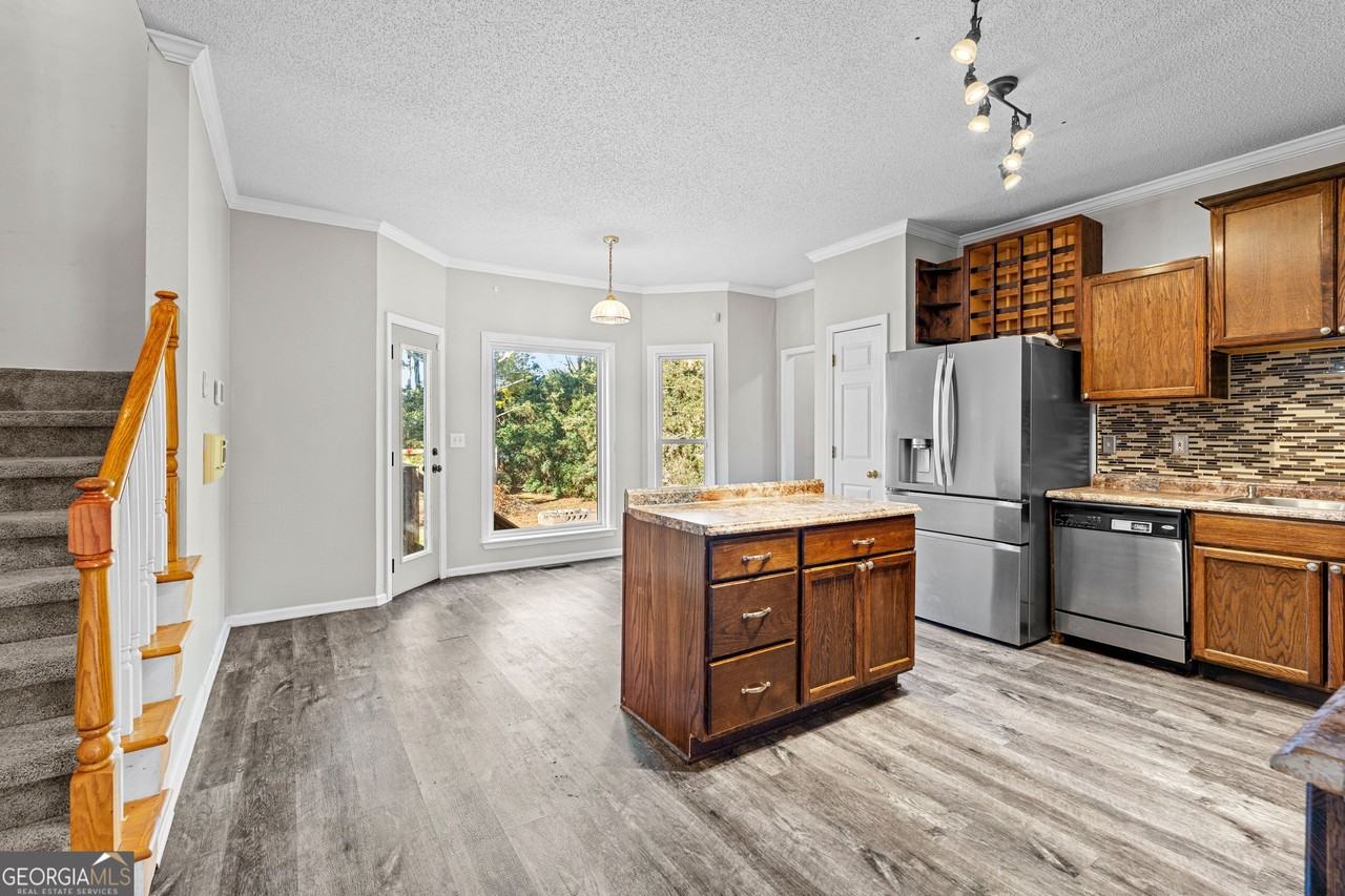 255 Woodstream Dr - Photo 5 of 44