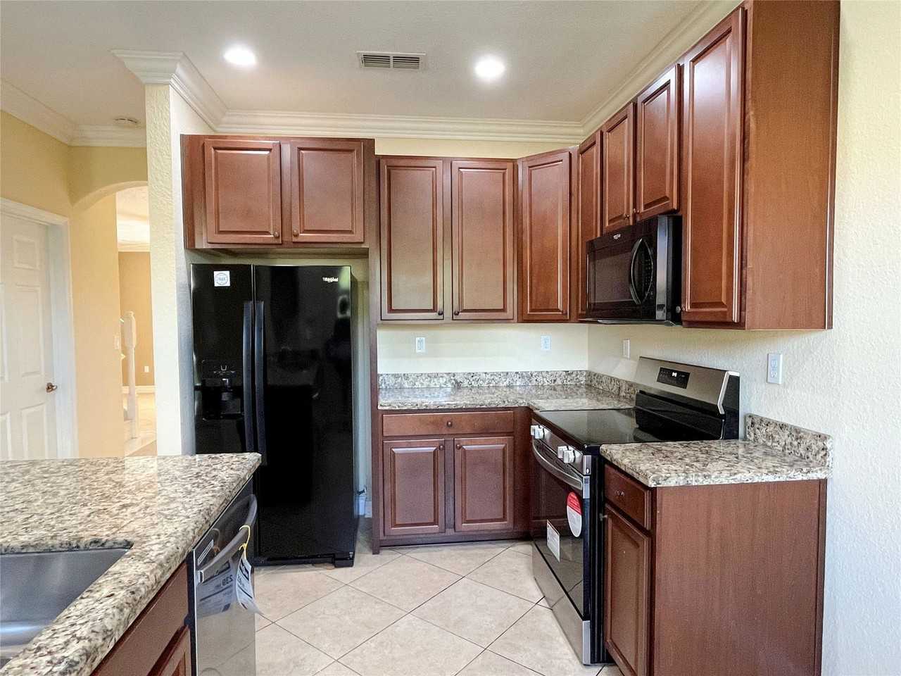 219 Lake Monterey Cir - Photo 3 of 8