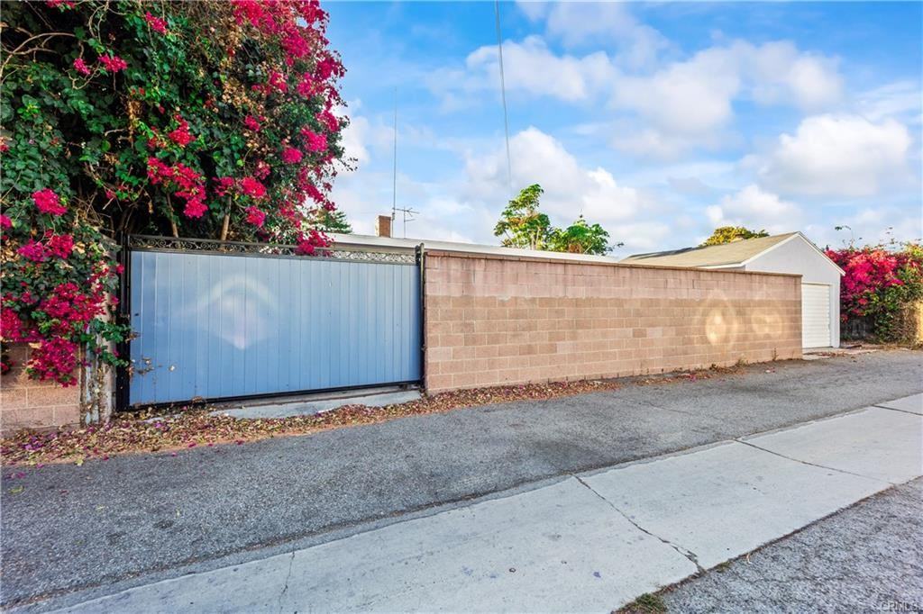 16710 Elgar Ave - Photo 4 of 8