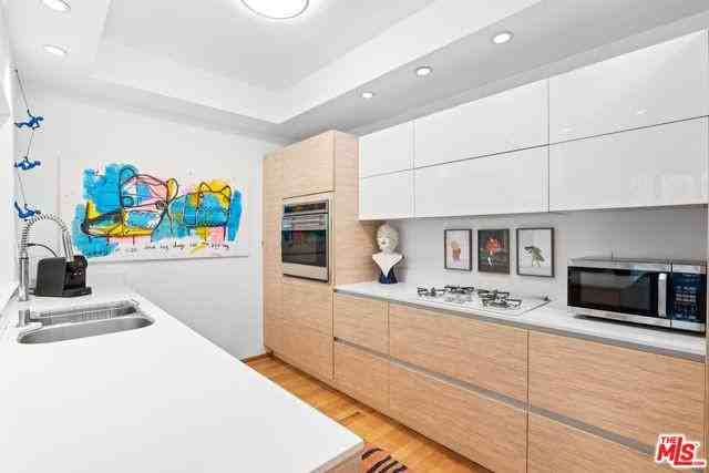 10045 Reevesbury Dr - Photo 5 of 8