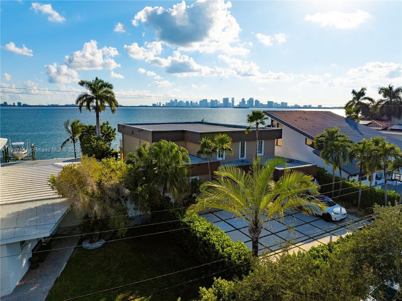 1500 S Treasure Dr #00 - Photo 6 of 7