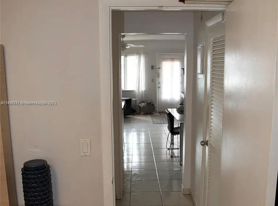 815 Sw 10th Ter #4V - Photo 6 of 8