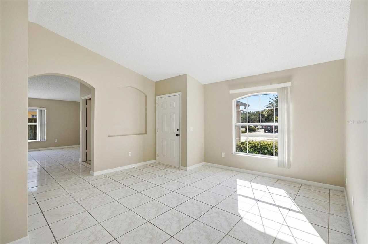 106 La Mancha Dr - Photo 5 of 40